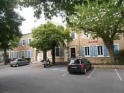 The town hall in Salavas