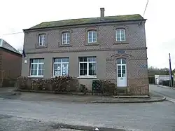 The town hall and school in Maison-Ponthieu