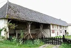 Open-beam house with dovecote