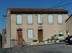 The town hall in Maurens