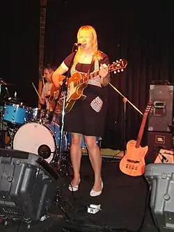 Melanie Horsnell performing in 2007 at Hopetoun Hotel in Surry Hills, Sydney, Australia.