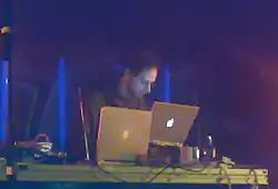 Paradinas performing in 2007