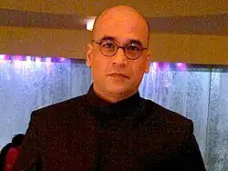 Mohan Kapur posing at an event