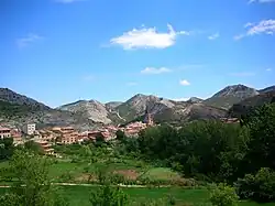 The arid Sierra de los Caballos range rises behind Molinos