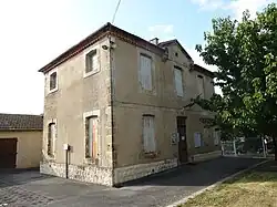 The town hall in Monlezun
