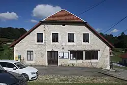 The town hall in Montflovin