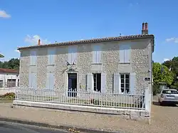 The town hall in Mosnac