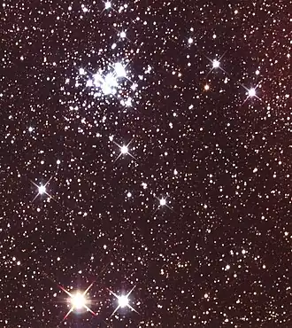 HD 151932 (circled in red) to the west of NGC 6231, with the bright pair ζ2 Scorpii and ζ1 Scorpii to the south