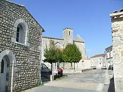 The church and surroundings in Nancras