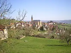 The church and surrounding buildings in Naussac