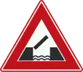 J15: Opening or swing bridge ahead