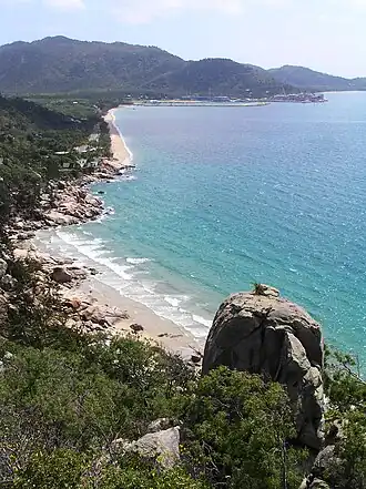 Rocky Bay (foreground) and Nelly Bay foreshore, showing Magnetic Harbour in the distance.