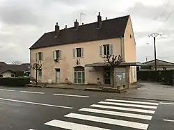The town hall in Nevy-lès-Dole