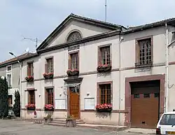 The town hall in Oëlleville