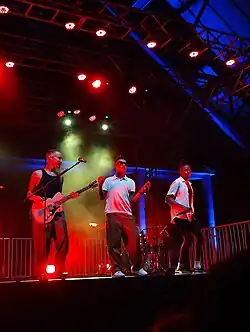 Os Garotin performing in May 2025.