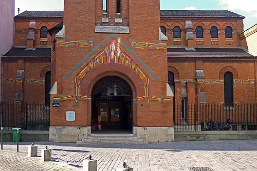 The portal on Place Saint-John.