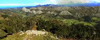 Panoramic view of Sierra del Sueve from atop El Fito