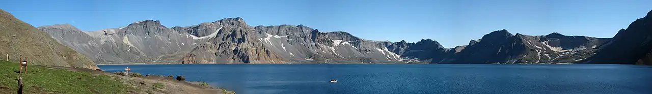 Overhead panorama of Heaven Lake