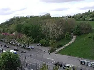 View across one of the hill plateaus (Trümmerberg) in Volkspark Prenzlauer Berg.