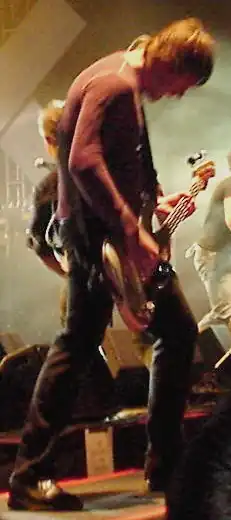 Mosely performing with Yellowcard in 2006