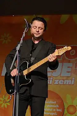 Muk performing in 2009