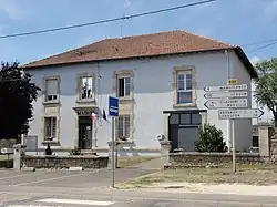 The town hall in Pillon