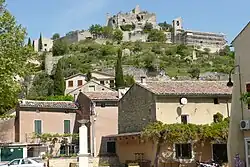 Buildings in Entrechaux