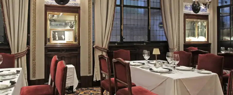 A dining room