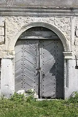 Acanthus leaves on the ornament on the main portal (2010)