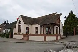 The town hall in Puiseux-en-Bray