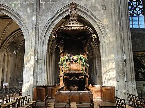 The front view of the pulpit in the nave