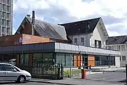 The current administrative restaurant housed the asylum's laundry room.