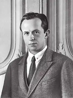 A male black-and-white photo portrait