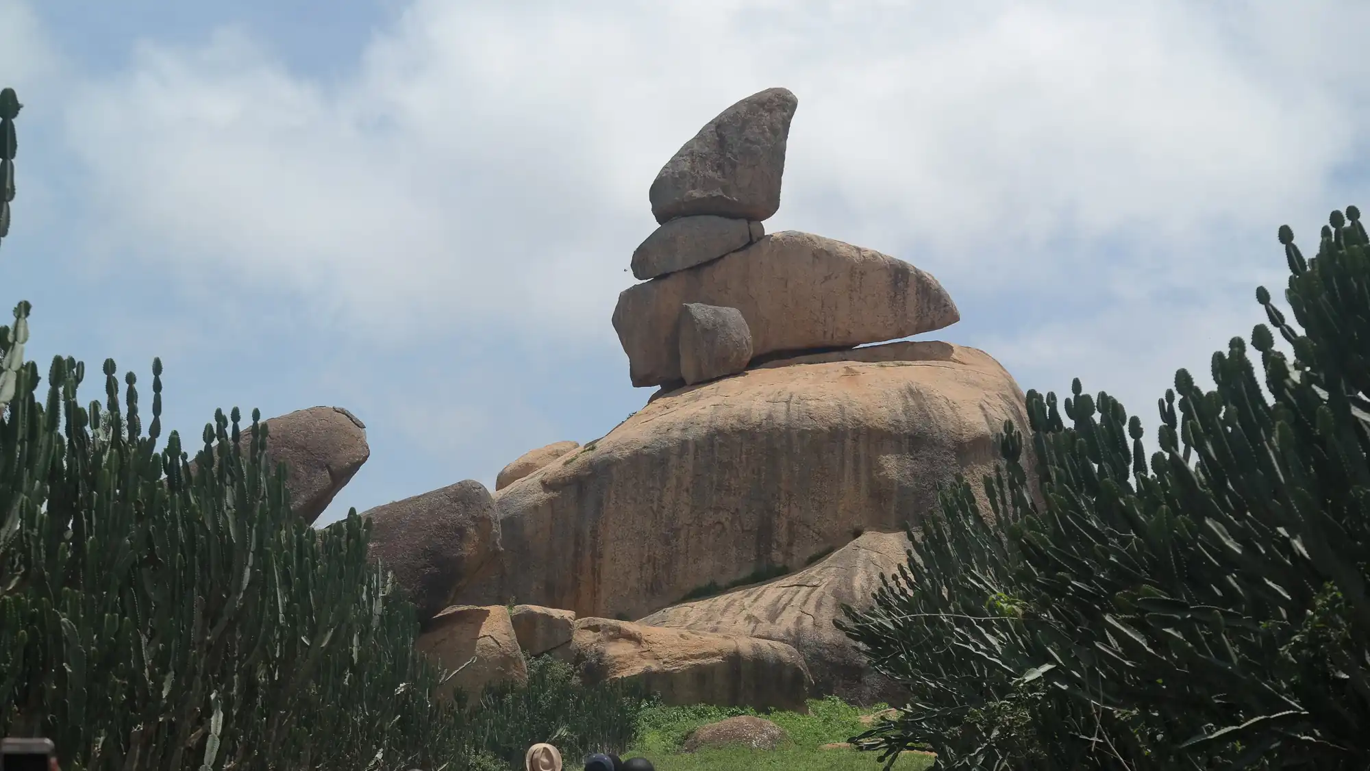 Riyom_rocks