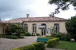 The town hall in Roaillan