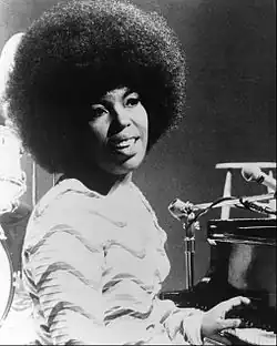 Photo of singer Roberta Flack from 1971