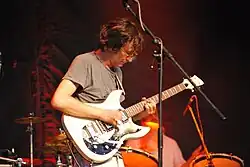 Roberto López performing live