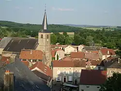 The church and surroundings in Rodemack