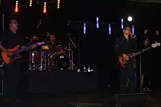 Rojo performing.