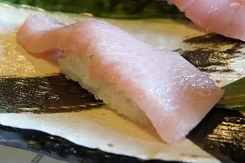 Otoro sushi (鮪大トロ寿司)