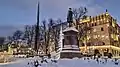 Park centre during the winter. Wasa Bank building behind the statue.