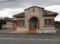 The town hall in Saint-Caprais