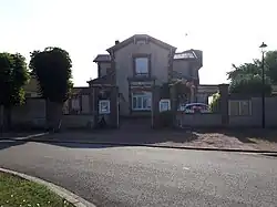 The town hall in Saint-Léger-des-Aubées