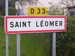 A sign entering Saint-Léomer on the D33 road