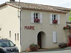 The town hall in Saint-Pierre-de-Buzet