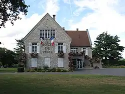 The town hall in Saint-Pierre-lès-Nemours