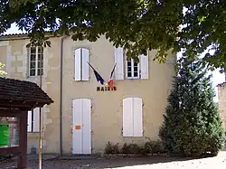 The town hall in Saint-Vivien-de-Monségur