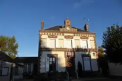 The town hall in Sainte-Gemme-Moronval