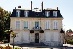 The town hall in Saintry-sur-Seine