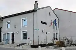 The town hall in Saizerais